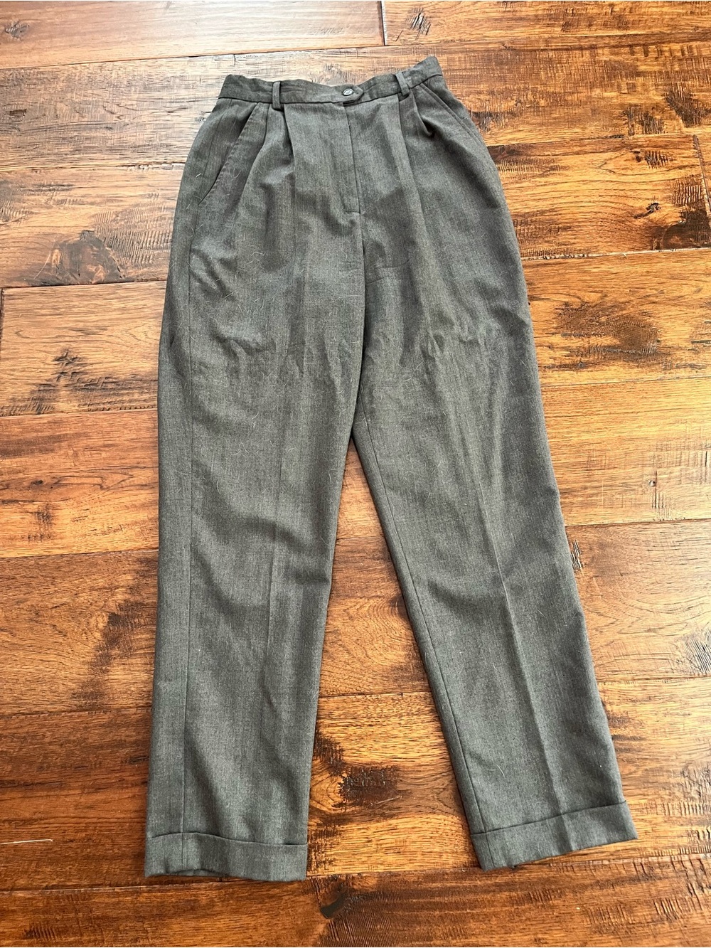 TALBOTS COLLECTION. LIGHT GRAY DRESS PANTS. SIZE 6.